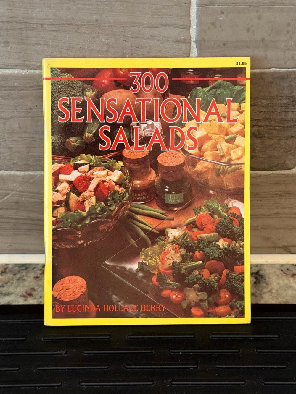Vintage 300 Sensational Salads Cookbook Lucinda Hollace Berry Ventura Books 80s